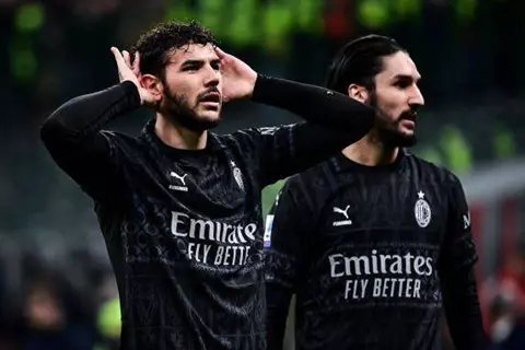 سكاي: ثيو هيرنانديز أصبح منفتحًا على الانتقال إلى الهلال السعودي